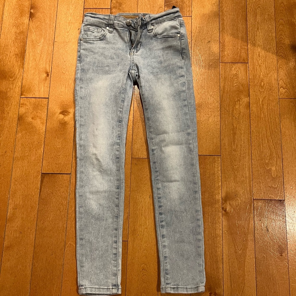 Light wash skinny jeans
